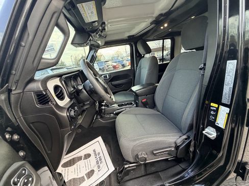 Used 2024 Jeep Wrangler Unlimited w/ Convenience Group image 34