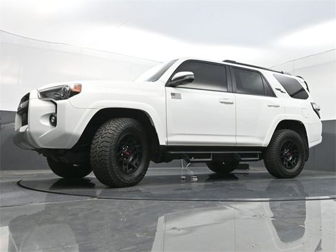 Used 2022 Toyota 4Runner TRD Off-Road Premium image 30