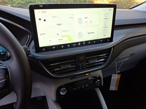 New 2025 Ford Escape SE w/ PHEV Premium Package FWD image 16