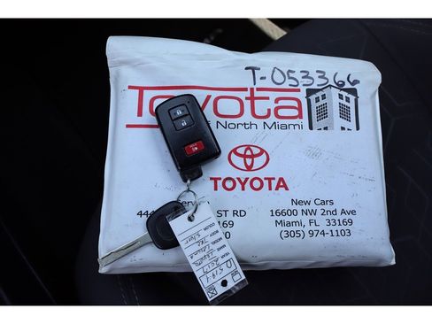 Used 2017 Toyota Tacoma TRD Sport w/ Premium & Technology Package RWD image 40