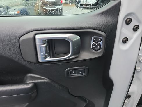 Used 2021 Jeep Gladiator Sport image 20