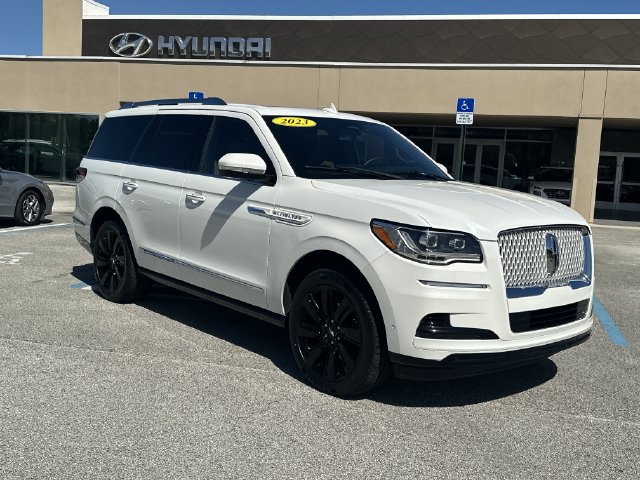 Used 2023 Lincoln Navigator Reserve AWD/4WD image 4
