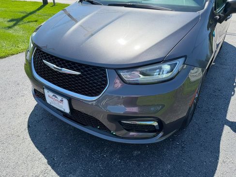 Used 2023 Chrysler Pacifica Touring-L w/ Uconnect Theater Family Group FWD image 60