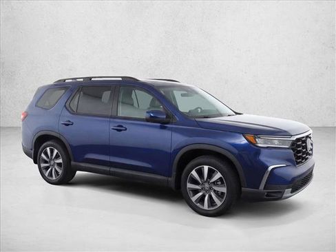 Used 2024 Honda Pilot Touring image 3