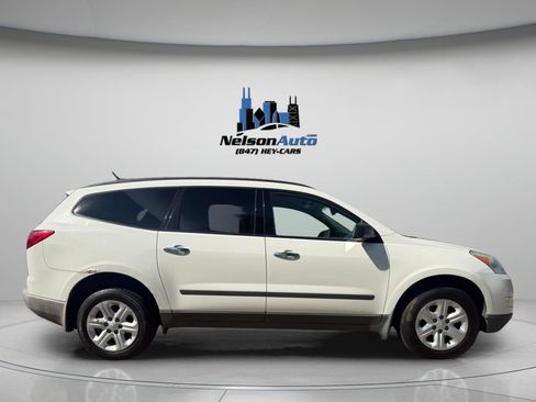 Used 2012 Chevrolet Traverse LS FWD image 3