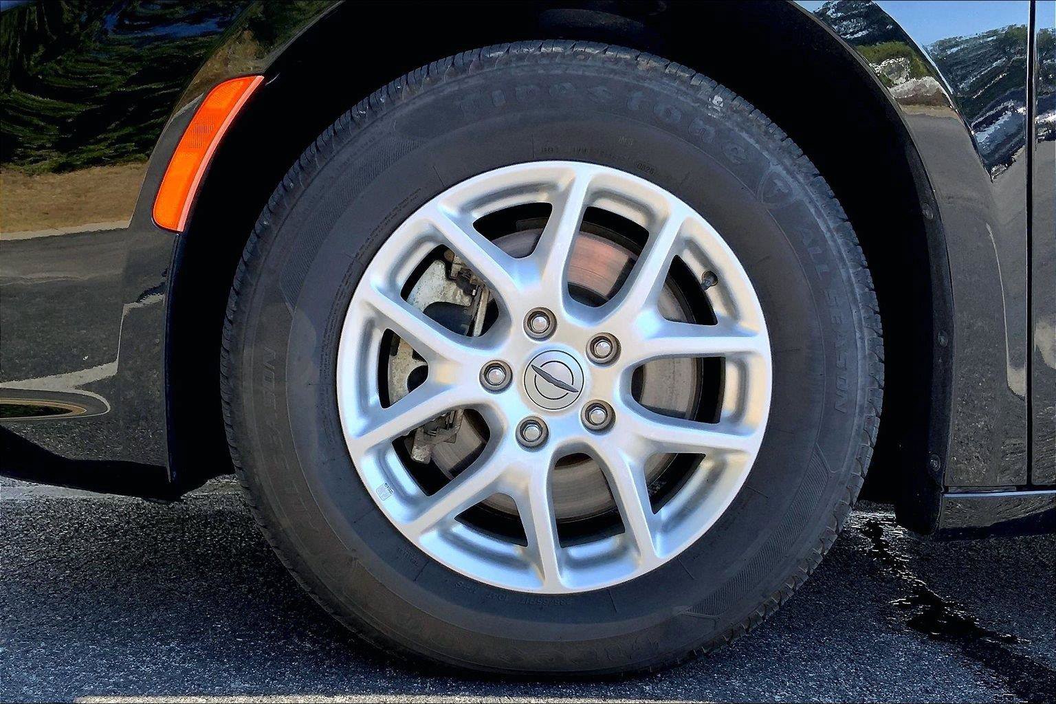 Used 2024 Chrysler Pacifica Touring-L FWD image 9