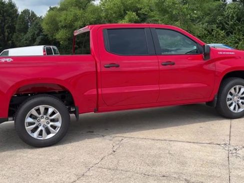Used 2022 Chevrolet Silverado 1500 Custom AWD/4WD image 2