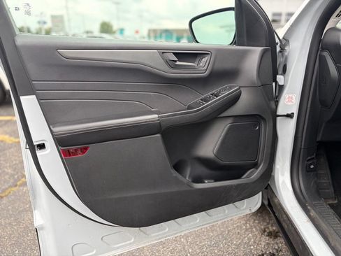 Used 2025 Ford Escape ST-Line AWD/4WD image 17