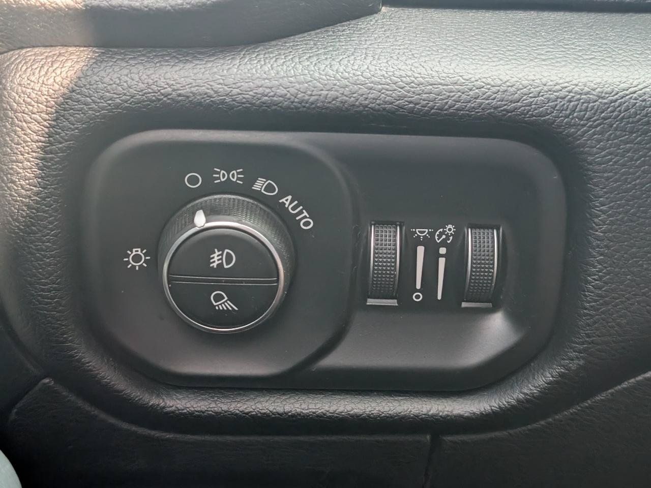 Used 2019 RAM 1500 Big Horn AWD/4WD image 11