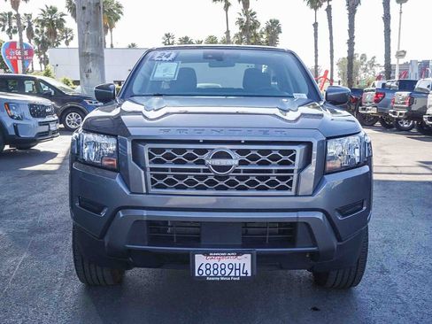Used 2024 Nissan Frontier SV RWD image 2