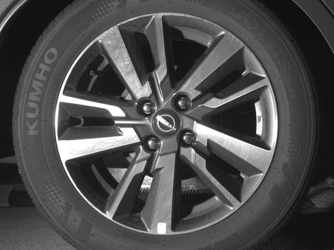 Used 2025 Nissan Versa SV image 15