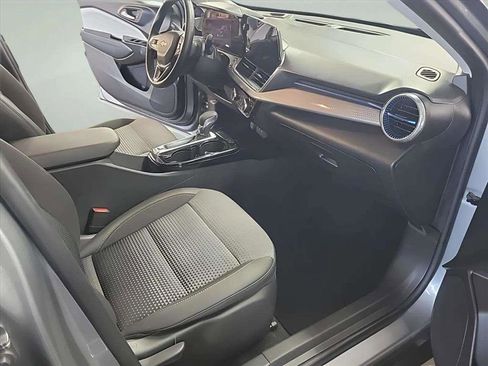 Used 2024 Chevrolet Trax LT w/ Driver Confidence Package image 24