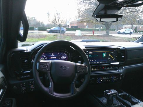 Used 2024 Chevrolet Silverado 1500 ZR2 w/ Technology Package image 31