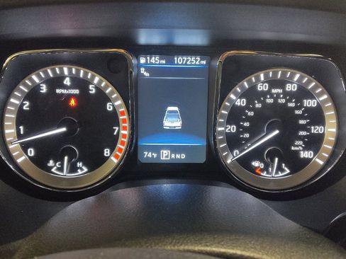 Used 2019 Nissan Titan SV w/ SV Convenience Package RWD image 23