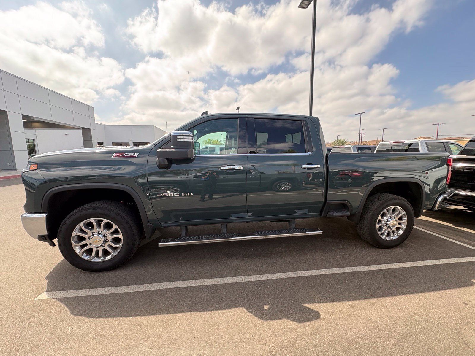 Used 2025 Chevrolet Silverado 2500 LTZ w/ LTZ Plus Package AWD/4WD image 4
