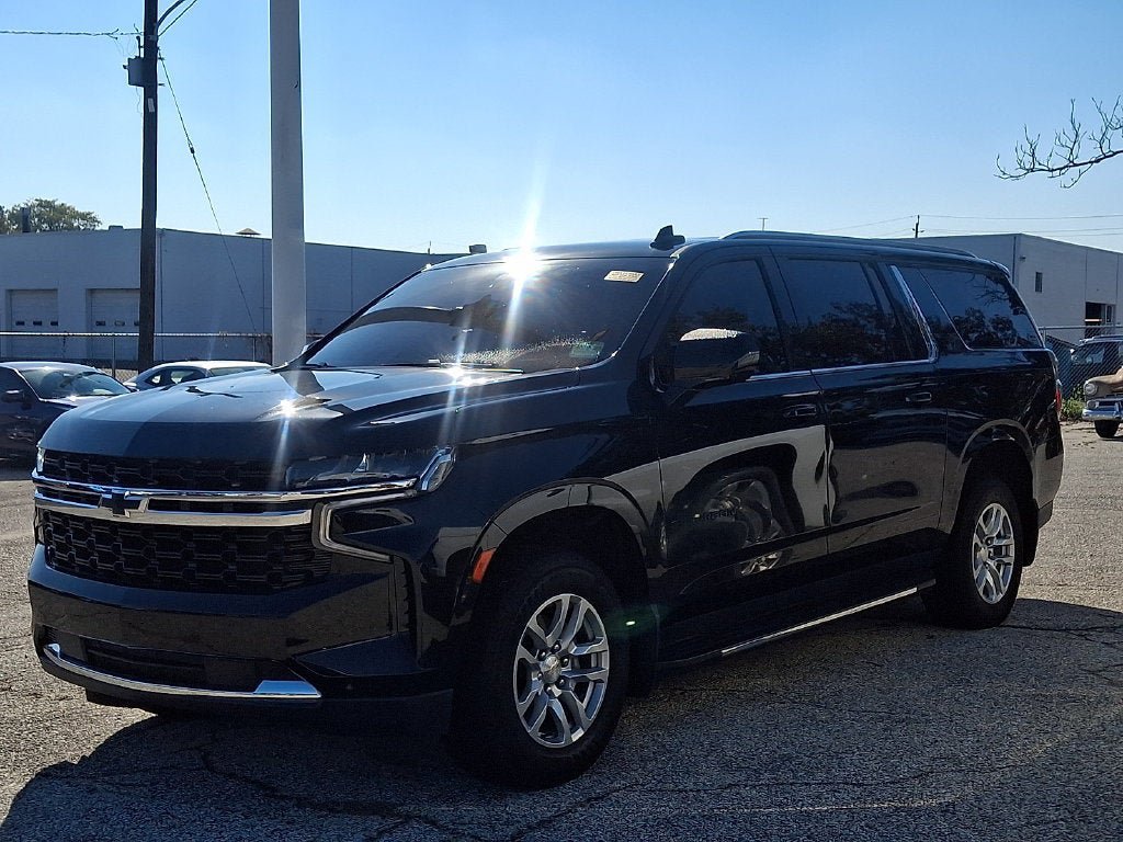 Used 2024 Chevrolet Suburban LS w/ Driver Alert Package AWD/4WD image 4