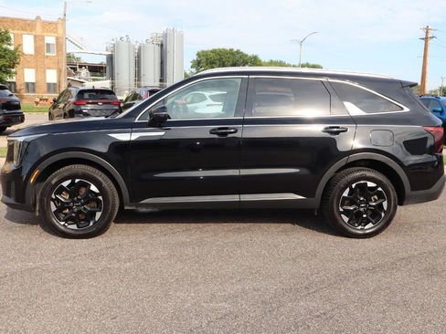 Used 2024 Kia Sorento S AWD/4WD image 16
