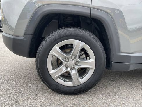 Used 2024 Jeep Compass Latitude AWD/4WD image 12