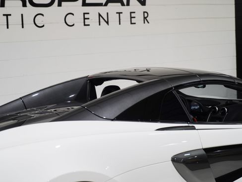 Used 2020 McLaren 600LT Spider RWD image 26