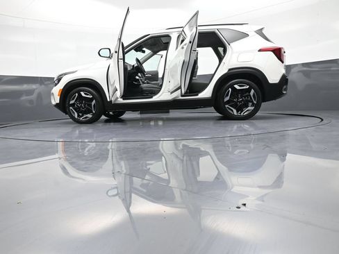 Certified 2024 Kia Seltos SX w/ SX Sunroof Package AWD/4WD image 50