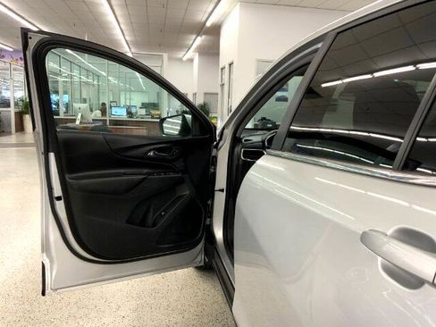 Used 2021 Chevrolet Equinox LT w/ Driver Convenience Package image 28