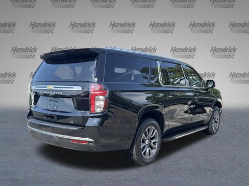 Used 2024 Chevrolet Suburban LT w/ Luxury Package image 9