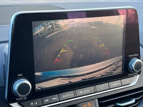 Used 2024 Nissan Altima 2.5 SV image 17