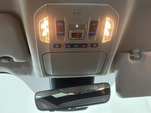 Used 2022 Toyota Highlander XLE image 29