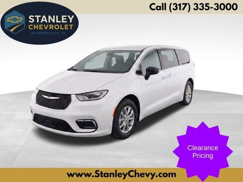 Used 2024 Chrysler Pacifica Touring-L FWD image 1