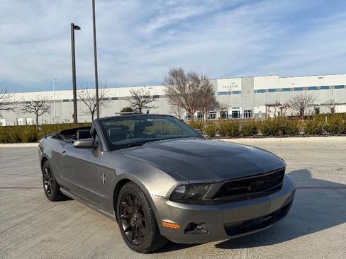 Used 2010 Ford Mustang Premium image 2