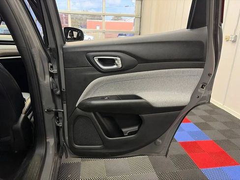 Used 2024 Jeep Compass Latitude AWD/4WD image 19