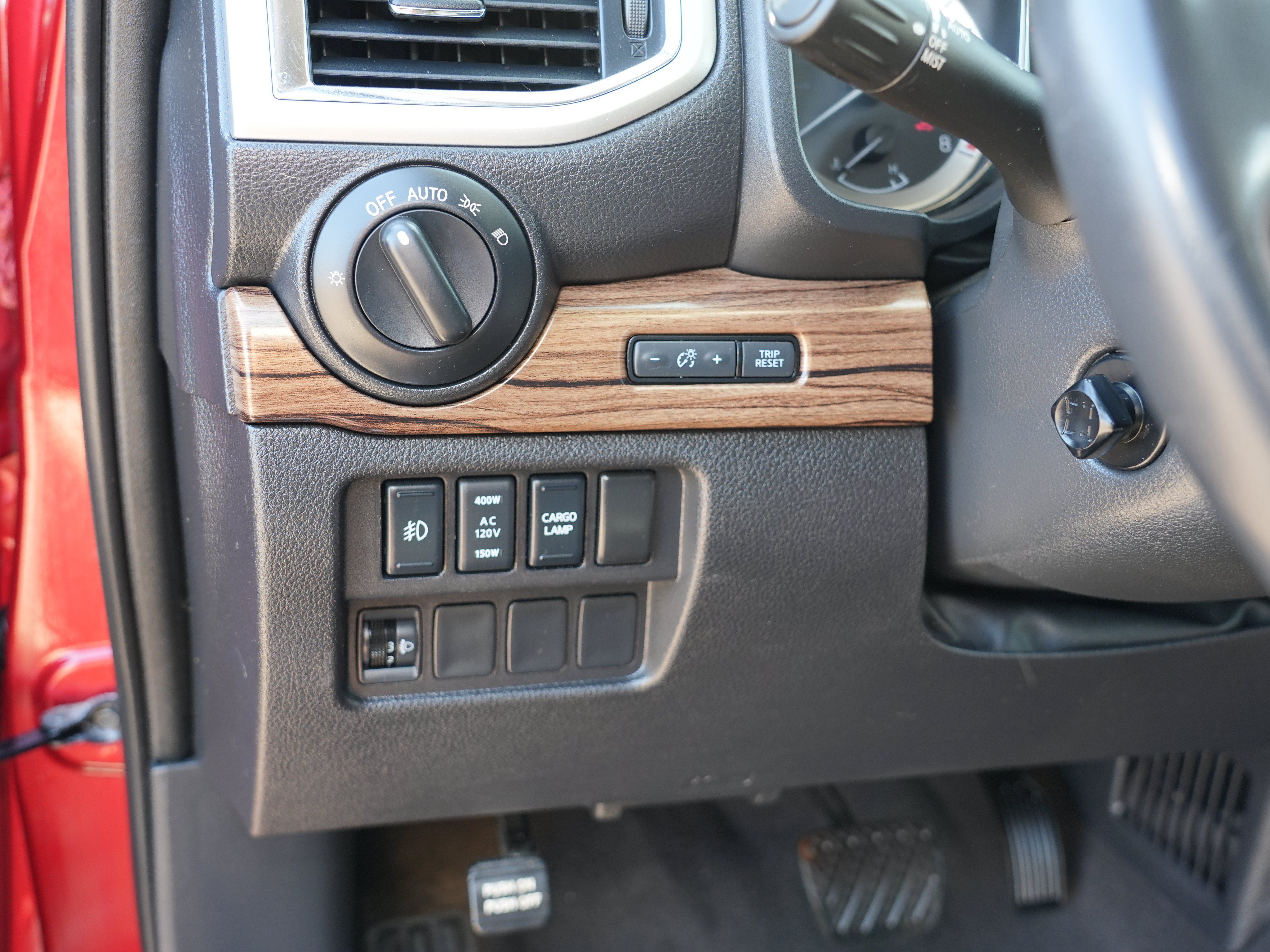 Used 2018 Nissan Titan SL w/ Texas Titan Edition AWD/4WD image 15