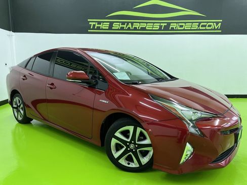 Used 2017 Toyota Prius FWD image 1