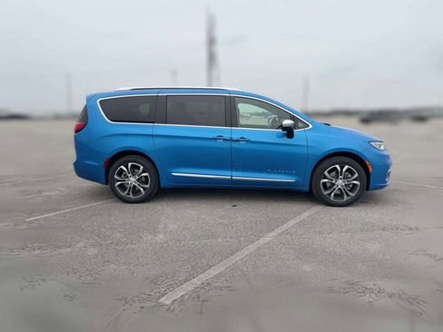 New 2026 Chrysler Pacifica Pinnacle w/ Trailer Tow Group image 14