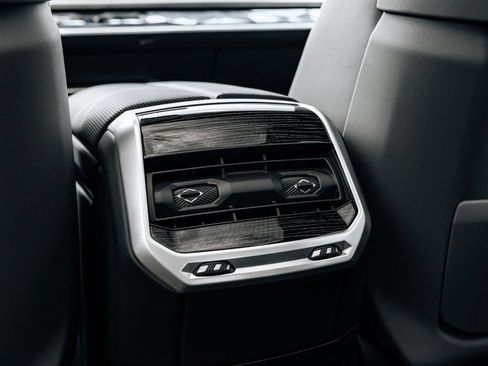 Used 2025 BMW 760i xDrive AWD/4WD image 46