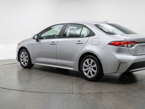 Used 2025 Toyota Corolla LE FWD image 6