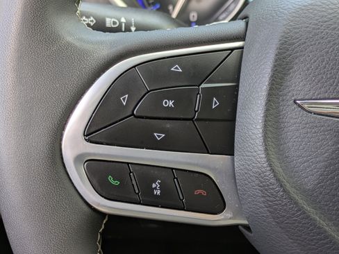 Used 2025 Chrysler Pacifica Select AWD/4WD image 21