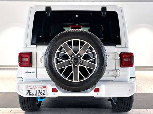 Used 2023 Jeep Wrangler Unlimited Sahara AWD/4WD image 9