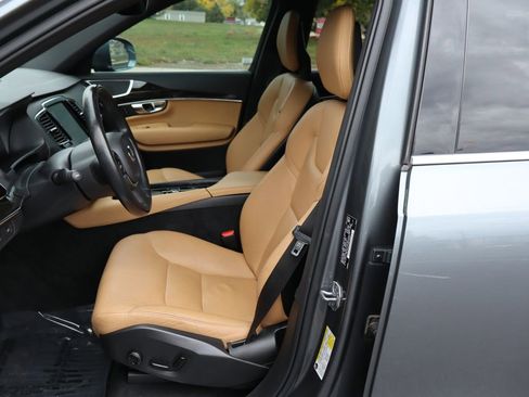 Used 2018 Volvo XC90 T6 Momentum w/ Convenience Package image 19