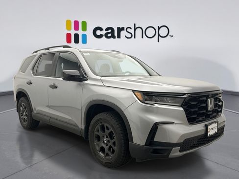 Used 2025 Honda Pilot TrailSport image 5