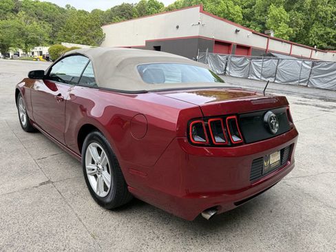 Used 2014 Ford Mustang Convertible image 4