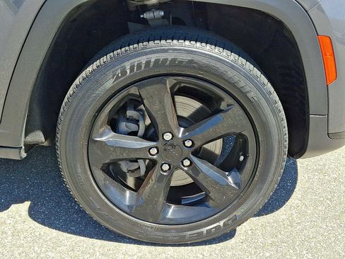 Used 2023 Jeep Grand Cherokee L Laredo AWD/4WD image 8
