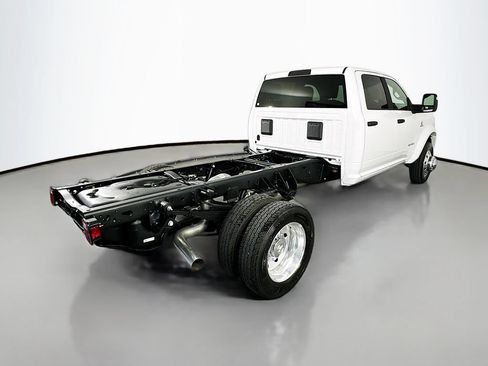 New 2026 RAM 5500 4x4 Crew Cab image 7