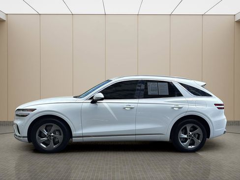 Certified 2026 Genesis GV70 2.5T Advanced AWD/4WD image 2