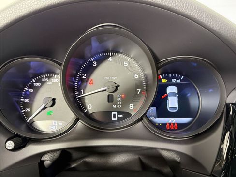 Certified 2026 Porsche Macan AWD/4WD image 19