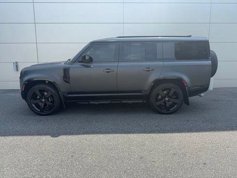 Used 2025 Land Rover Defender 130 V8 AWD/4WD image 2