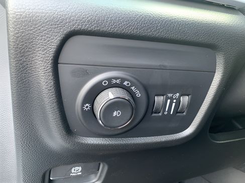 Used 2025 Jeep Grand Cherokee L Limited w/ Luxury Tech Group II RWD image 28
