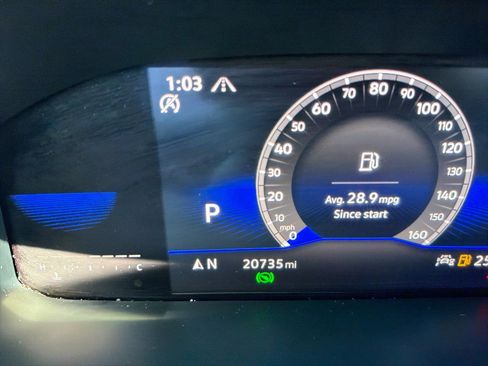 Used 2023 Volkswagen Taos SE w/ Panoramic Sunroof Package AWD/4WD image 31