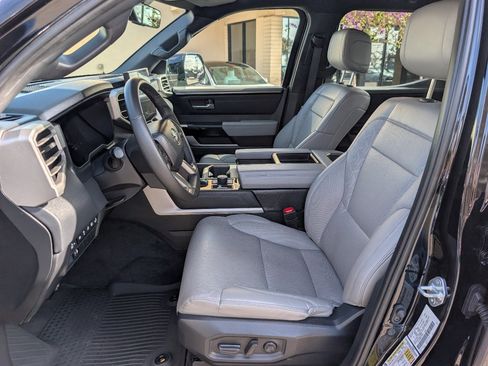 Used 2025 Toyota Tundra Limited AWD/4WD image 2