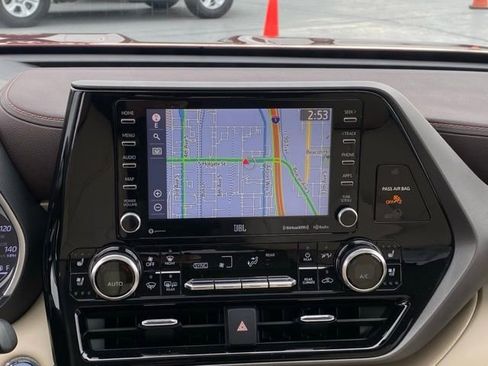 Used 2022 Toyota Highlander Limited image 5